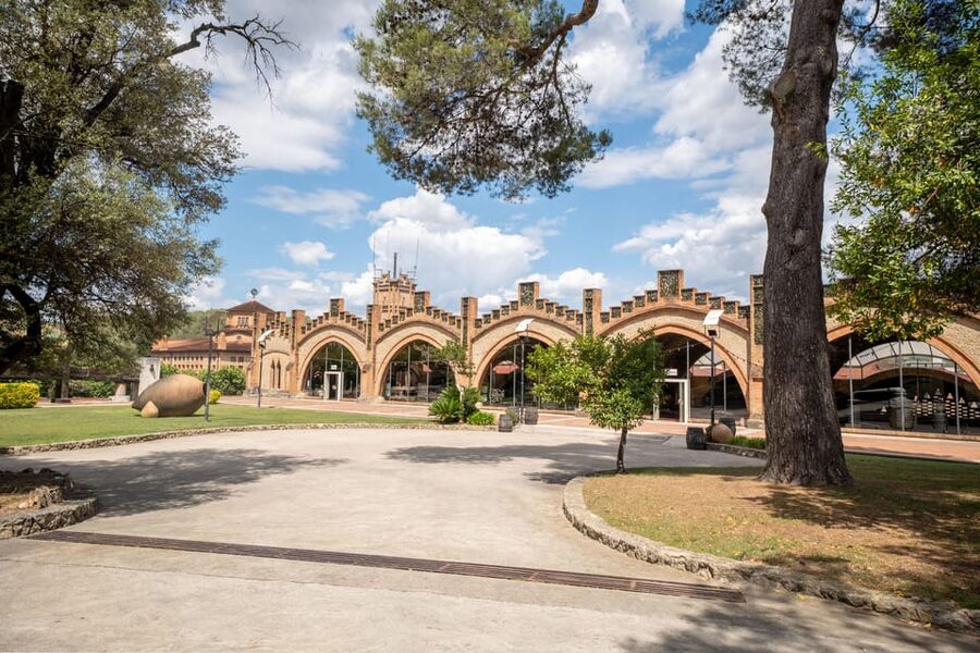 Barcelona: Casa Codorníu Guided Tour with Cava Tastings - What the $35 price really covers