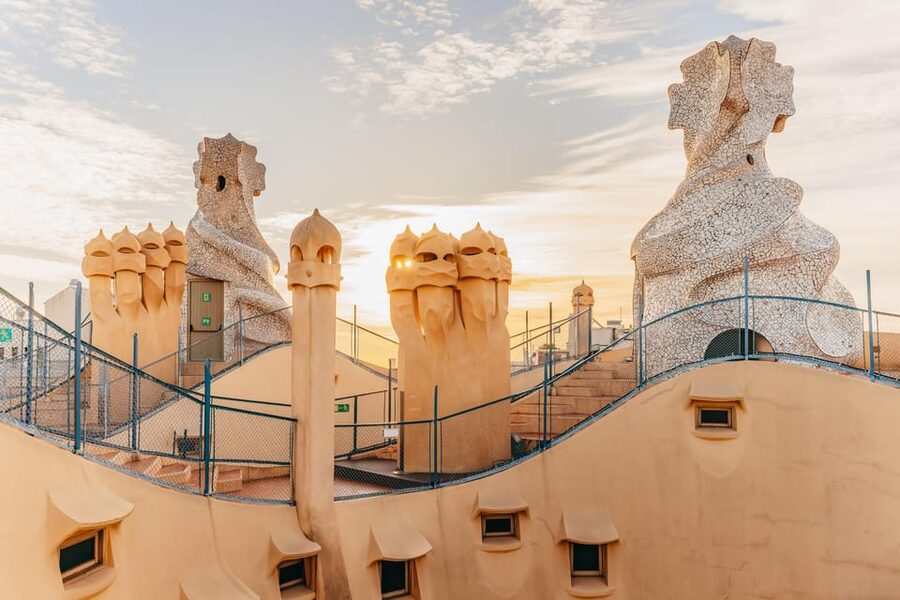 Barcelona: Casa Milà Early-Morning Access Guided Tour - Inside the Tenants’ Apartment