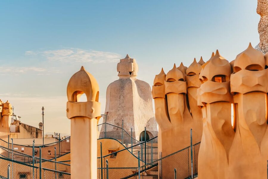 Barcelona: Casa Milà Early-Morning Access Guided Tour - What the guide adds to the visit