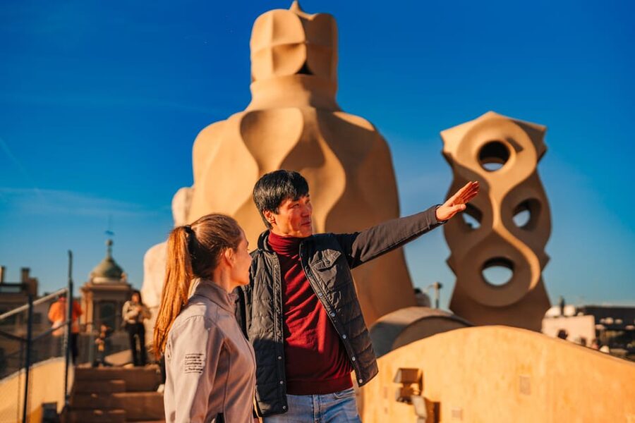 Barcelona: Casa Milà Early-Morning Access Guided Tour - Crowds, photographs, and group size