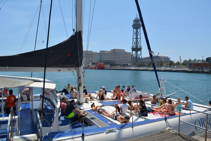 Barcelona: Catamaran Cruise with optional Live Jazz Music - The crew and how problems are handled