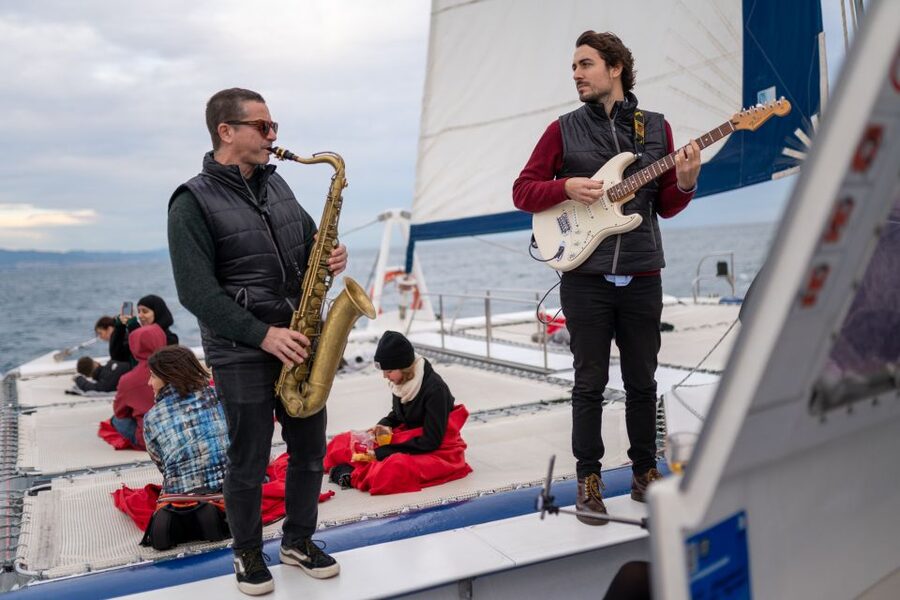 Barcelona: Catamaran Cruise with optional Live Jazz Music - Meeting the boat at Moll de Drassanes