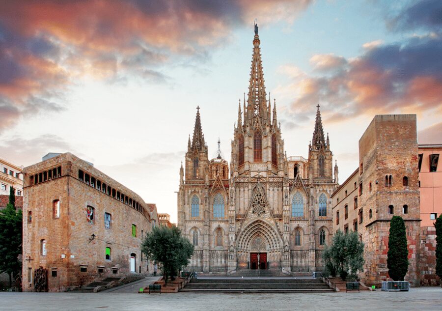 Barcelona Cathedral: Ticket, Guided Tour and VR Experience - Inside the Gothic cathedral