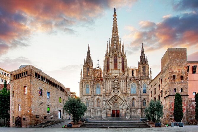 Barcelona Cathedral: Ticket, Guided Tour, Terrace + VR Experience - Key details before you book