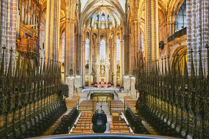 Barcelona Cathedral: Ticket, Guided Tour, Terrace + VR Experience - The terrace, where the cathedral changes character