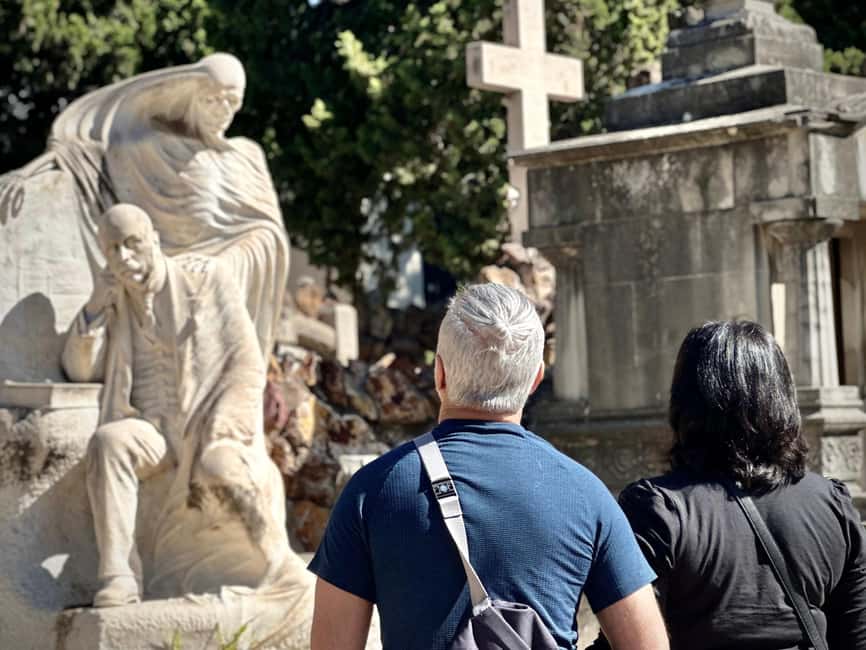 Barcelona: Cemetery Tour - Gothic Graves & Local History - The ride up Montjuic and the first view