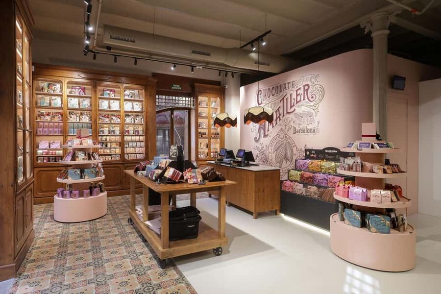 Barcelona & Chocolate Amatller History and Culture + Activity and Tasting - Tasting Flors and Hojas Finas with all five senses