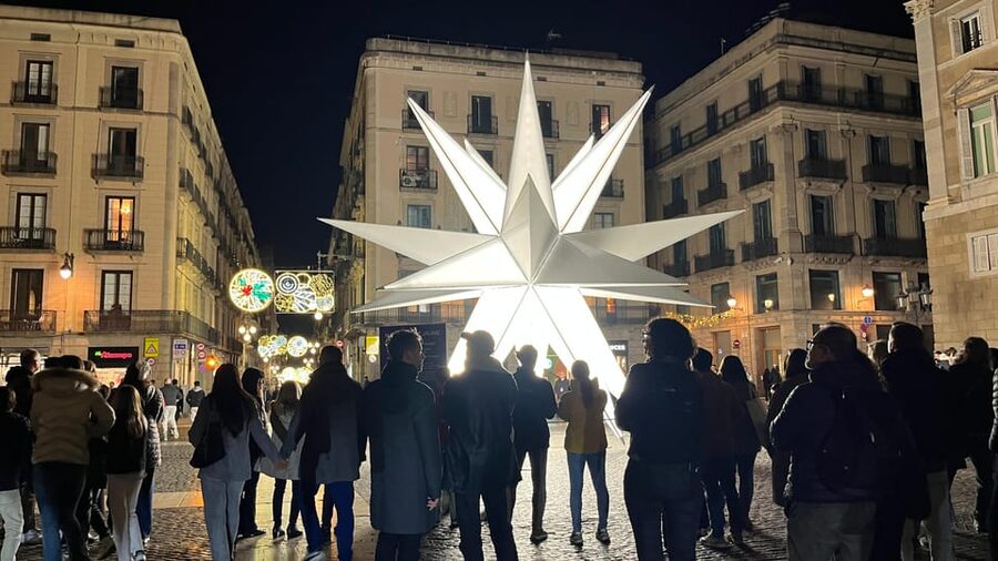 Barcelona: Christmas Lights and Markets Bike Tour - Starting at Tres Gatos Bike Tours