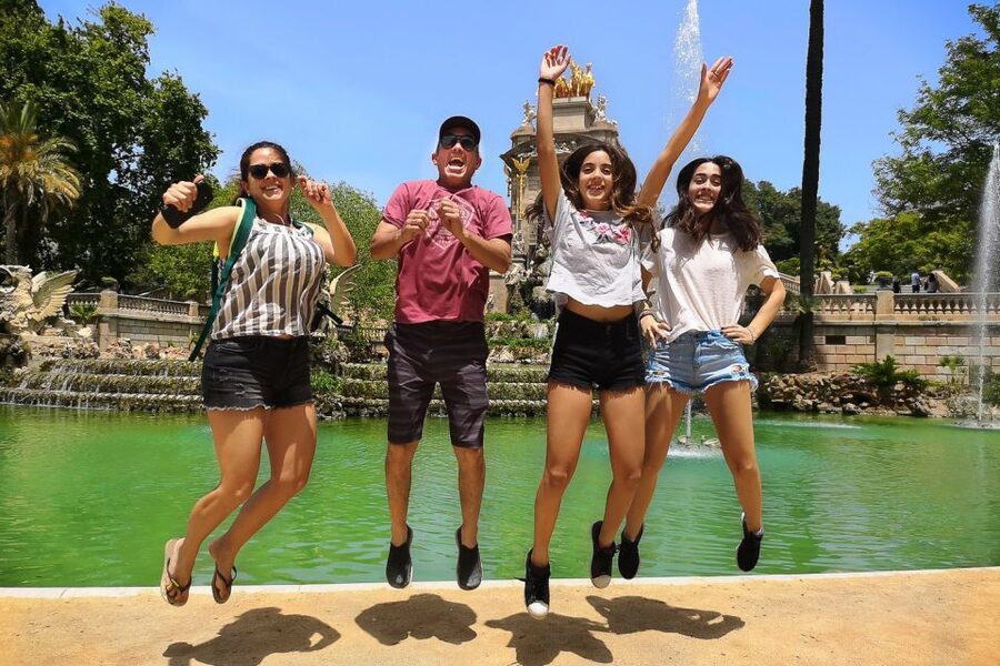 Barcelona: Churros, Hot Chocolate, and Games Family Tour - Churros, hot chocolate, and the tour’s sweetest moment