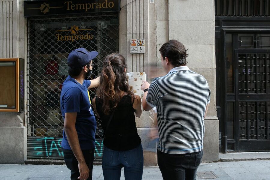 Barcelona: City Exploration Treasure Hunt - Plaça de Sant Miquel and the final clues