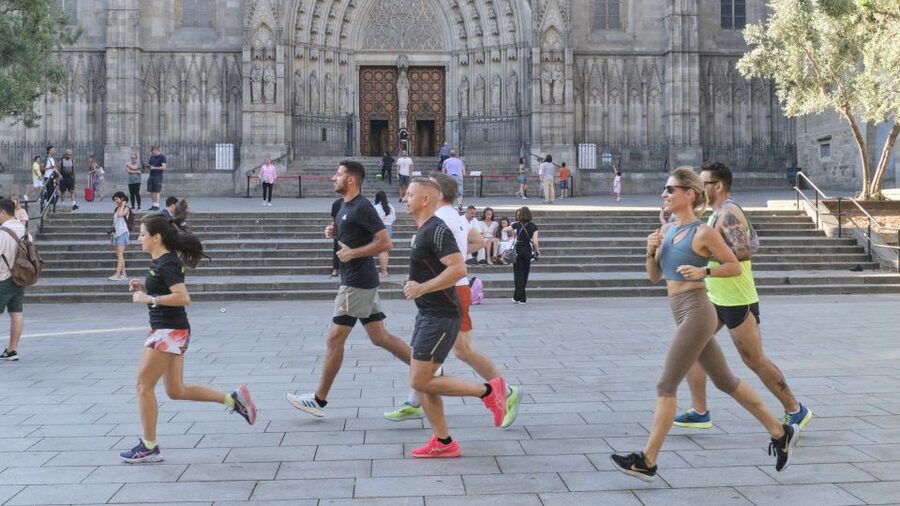 Barcelona: City Highlights Guided Running Tour - Pace, group size, and the real running experience