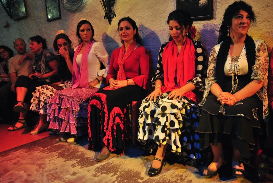 Barcelona: City Tour & Flamenco Show with Wine & Tapas - Plaza Reial and the Gothic Quarter