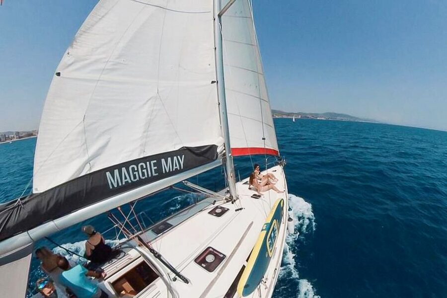 Barcelona: Coastline Boat Trip with Snacks and Cava - Is $32 a good price?