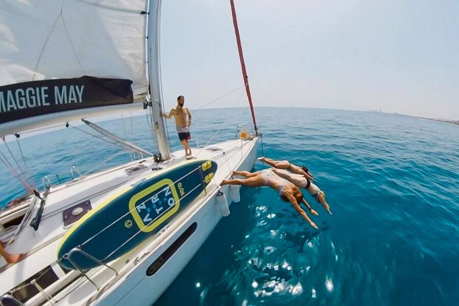 Barcelona: Coastline Boat Trip with Snacks and Cava - Who should book this boat trip?
