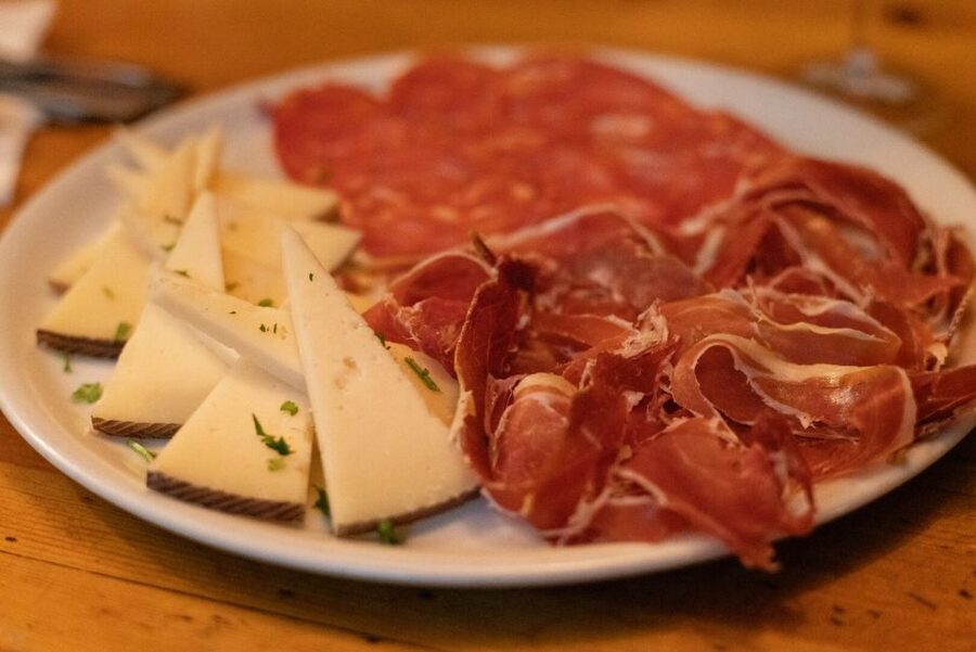 Barcelona: Cocktail Master Class by Mixologist with Tapas - How much value do you get for $48?