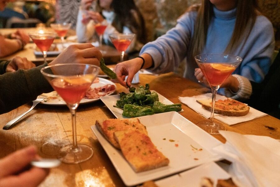 Barcelona: Cocktail Master Class by Mixologist with Tapas - Small details that can make the evening better
