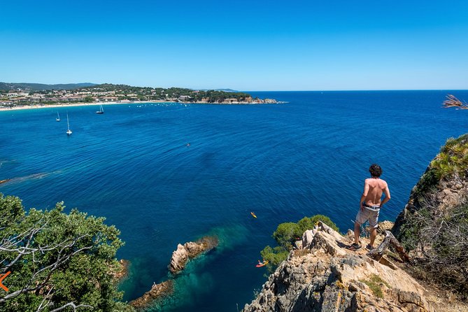 Barcelona: Costa Brava Easy Hike, Snorkel, Cliff-Jump & Meal - Optional cliff jumps, with no pressure to take part