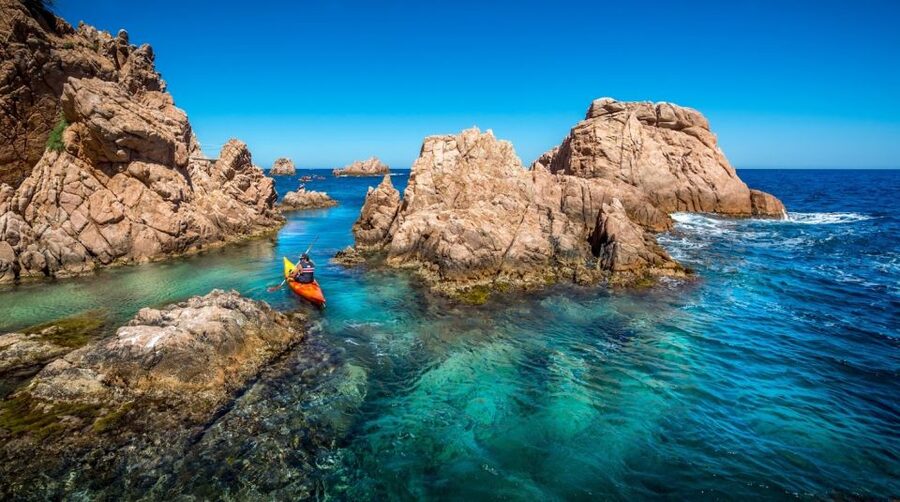 Barcelona: Costa Brava Kayak, Snorkel & Cliff Jump & Lunch - The guide can shape the entire day
