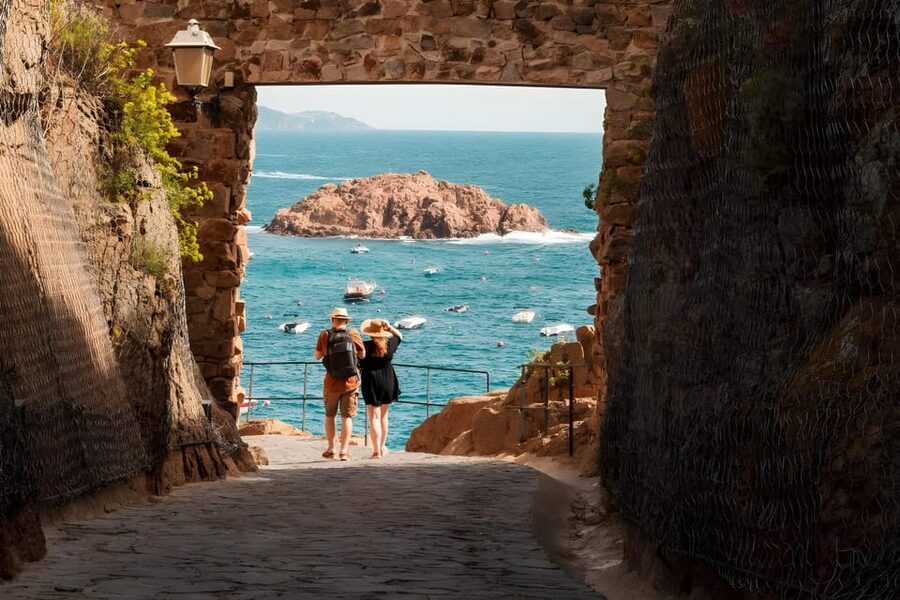 Barcelona: Costa Brava Kayak & Snorkeling Small Group Tour - Snorkeling in the Mediterranean