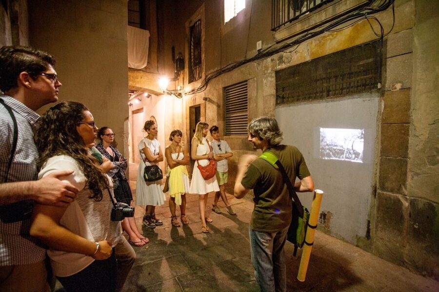 Barcelona: Dark History Night Walking Tour - Visual aids make the past easier to picture