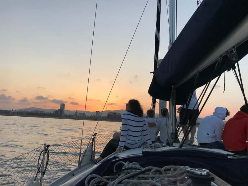 Barcelona: Daytime or Sunset Cruise with Drinks - Meeting the boat at Pati Vela