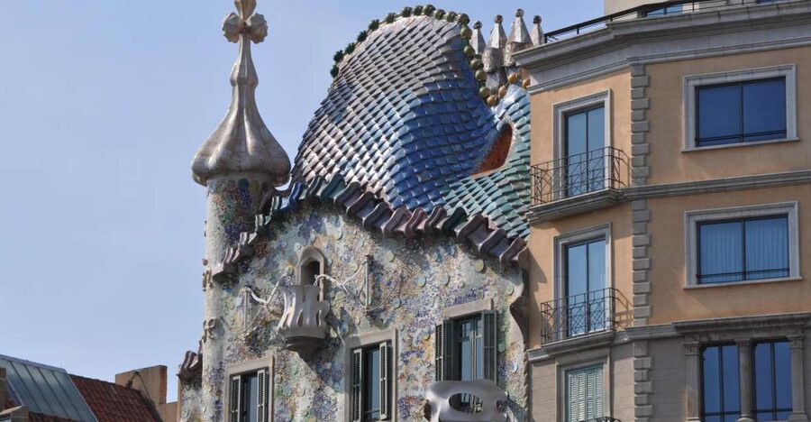 Barcelona: Discover Gaudi Architectural Guided Tour - Comparing Casa Lleó Morera and Casa Amatller