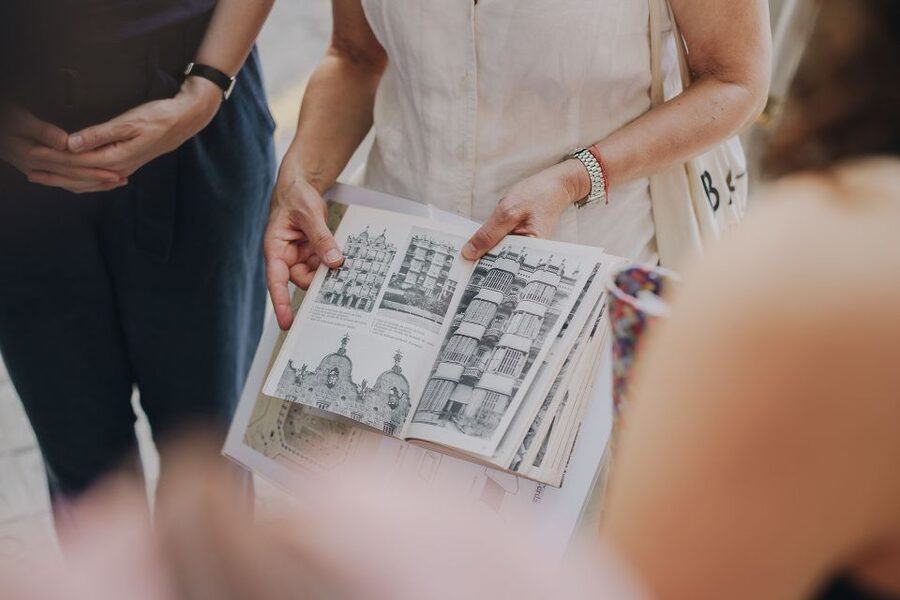 Barcelona: Discover Gaudi Architectural Guided Tour - Gaudí, Surrealism, and the road to the Sagrada Família