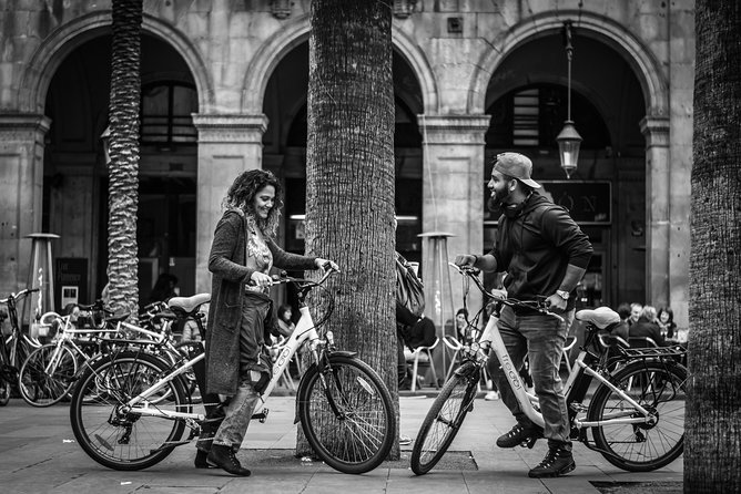 Barcelona E-Bike Photography Tour - Arc de Triomf and the city’s public spaces