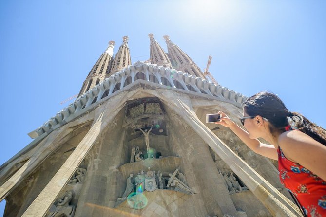 Barcelona e-Bike Tour: Gaudí & Old Town Small Group - Gaudí Along Passeig de Gràcia