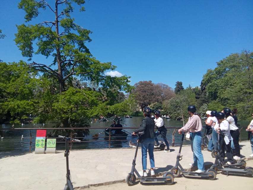 Barcelona: e-scooter and Bike tour - Sagrada Família: a memorable outside view