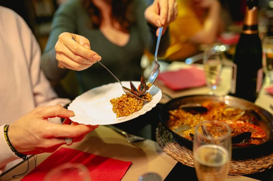 Barcelona: El Born Food Walking Tour with Tapas and Drinks - Why the guides matter so much
