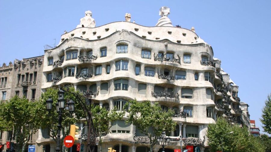 Barcelona: Evening Walking Tour in the Gaudi Area with Tapas - Northern Spain arrives as pintxos