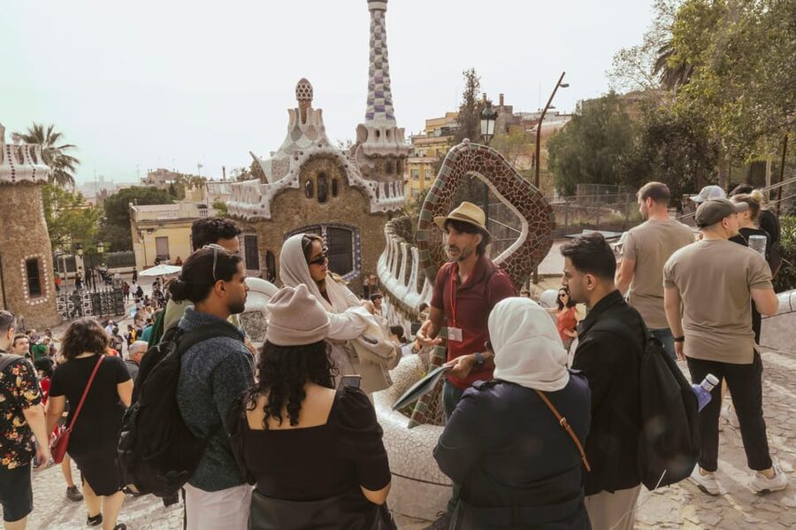 Barcelona: Exclusive Park Güell Private Guided Tour - Why Park Güell rewards a guided visit