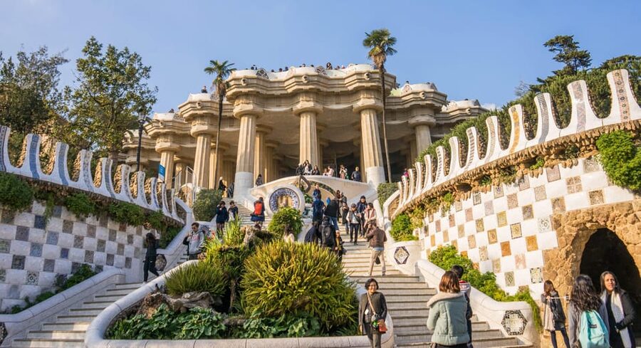Barcelona: Exclusive Park Güell Private Guided Tour - Inside the Monumental Zone