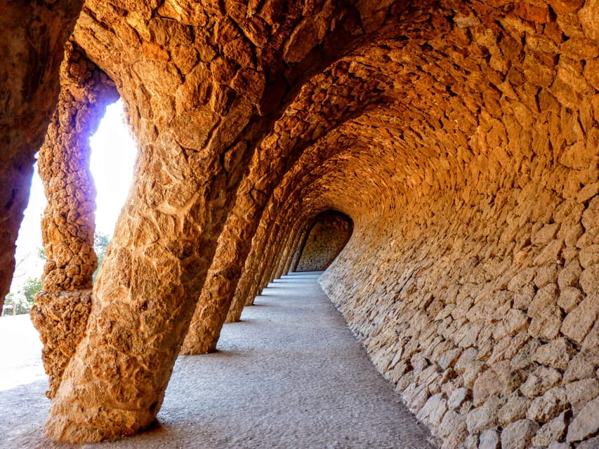 Barcelona: Exclusive Park Güell Private Guided Tour - Free time after the 75-minute walk