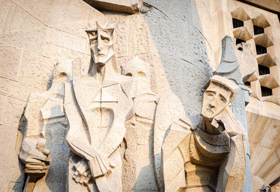 Barcelona: Exclusive Sagrada Familia Private Guided Tour - Dress rules and what to bring