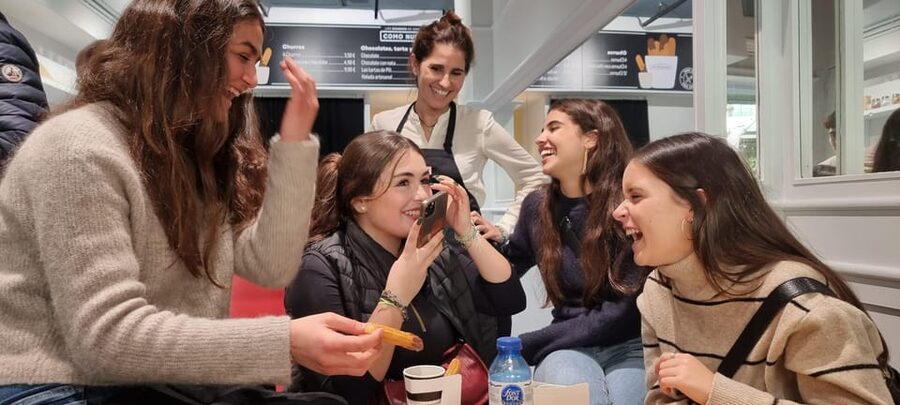 Barcelona: Experience the Best Churros with Hot Chocolate - Who should book this churro experience