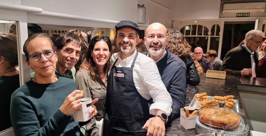 Barcelona: Experience the Best Churros with Hot Chocolate - Practical booking advice for your Barcelona day