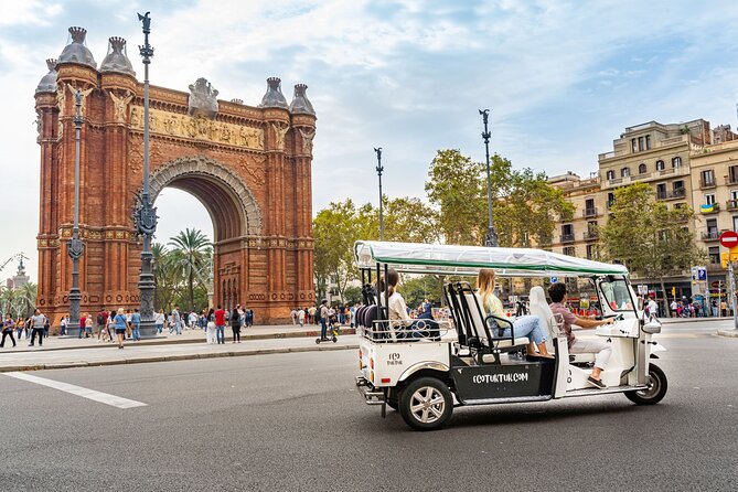 Barcelona Expert Plus Tour with Local Guide in Eco Tuk Tuk Private - Key points to know before booking