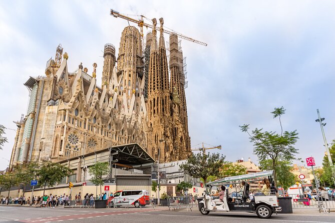 Barcelona Express Tour in a Private Eco Tuk Tuk - Casa Calvet and the first look at Gaudí
