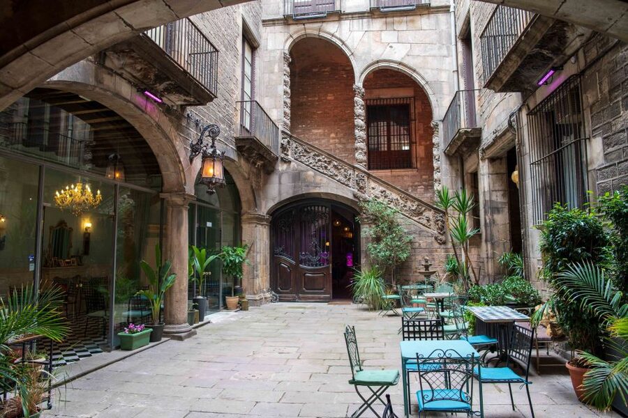 Barcelona: Flamenco Show at Palau Dalmases - The intimate room changes the experience