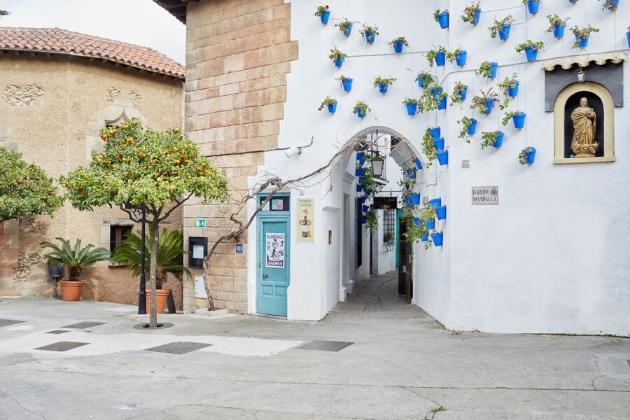 Barcelona: Flamenco Show with Dinner at Tablao de Carmen - Dinner in the Tablao