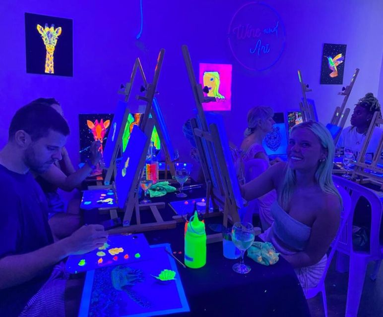 Barcelona: Fluorescent Paint and Wine Workshop - The instructors shape the experience