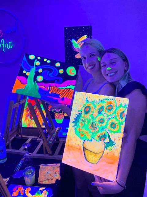 Barcelona: Fluorescent Paint and Wine Workshop - Timing, price, and practical value