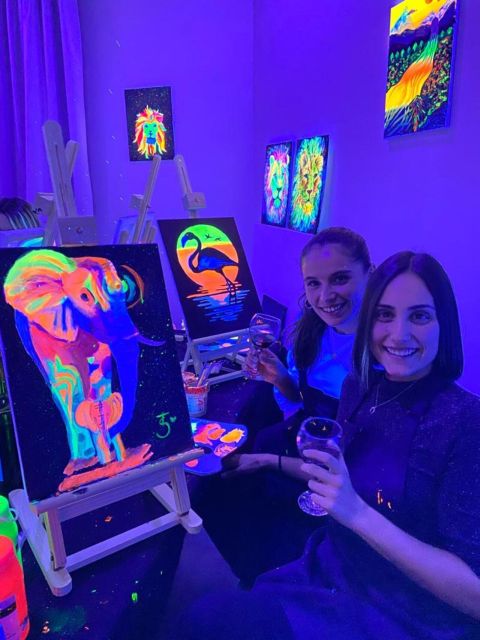 Barcelona: Fluorescent Paint and Wine Workshop - Should you book the fluorescent paint and wine workshop?