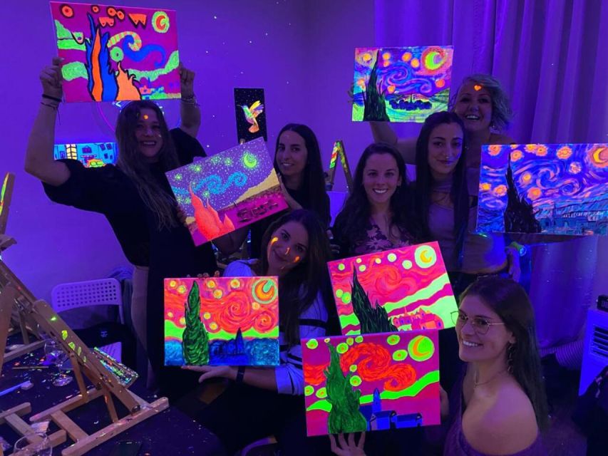 Barcelona: Fluorescent Paint and Wine Workshop - What happens during the two-hour class