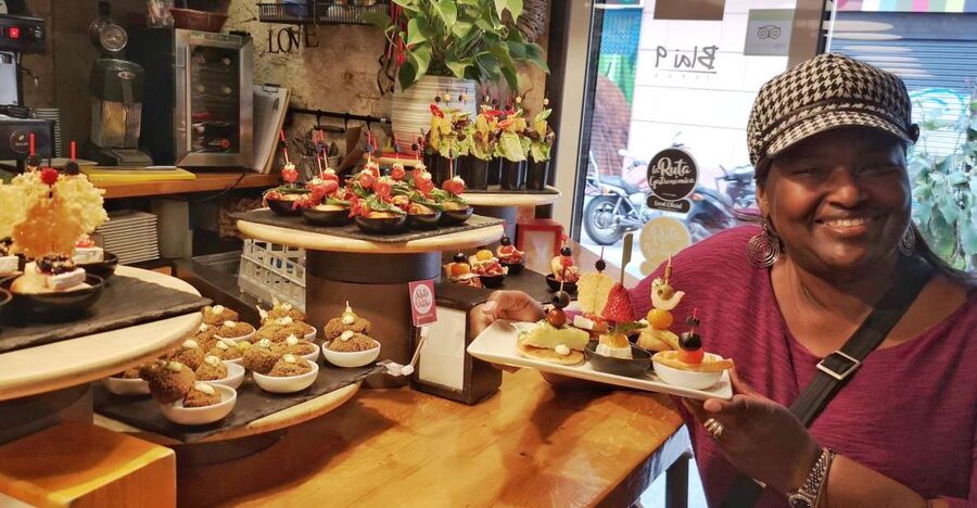 Barcelona: Food & Drink Tasting Tour in Traditional Taverns - Should you book it?