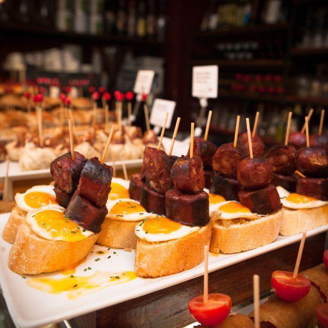 Barcelona: Food & Drink Tasting Tour in Traditional Taverns - Who should book this food walk?