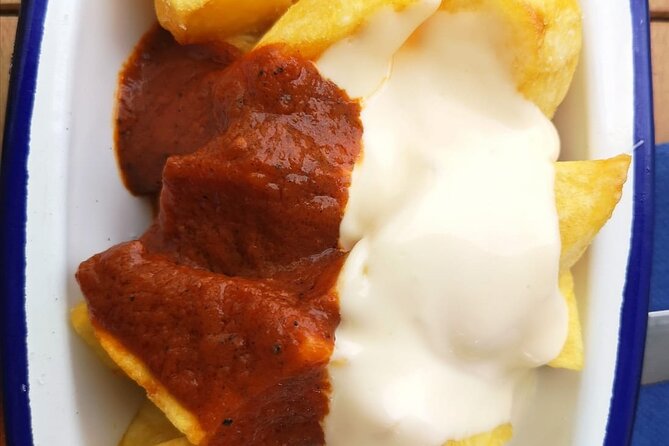 Barcelona Food Tour: Tapas, Drinks and Delights with a Local - Plaça de Sant Josep Oriol and the pintxos stop