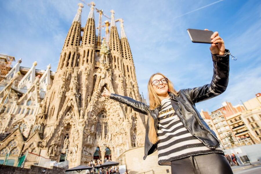Barcelona: Foodie Walking Tour with Sagrada Familia Tickets - Key points to know before booking